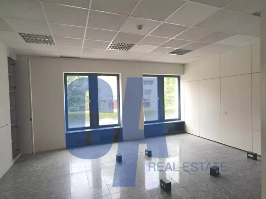 Immagine 18 di Palazzo in vendita  in VIA PARABIAGO a Milano