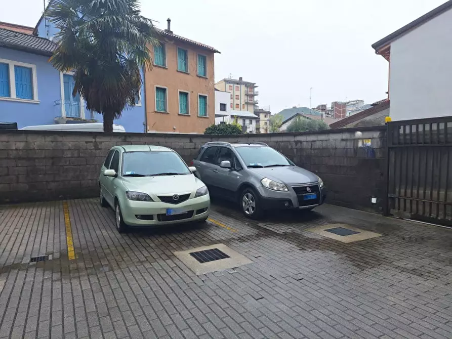 Immagine 1 di Posto auto in vendita  in Via di Mezzo, 32, 33100 Udine UD, Italia a Udine