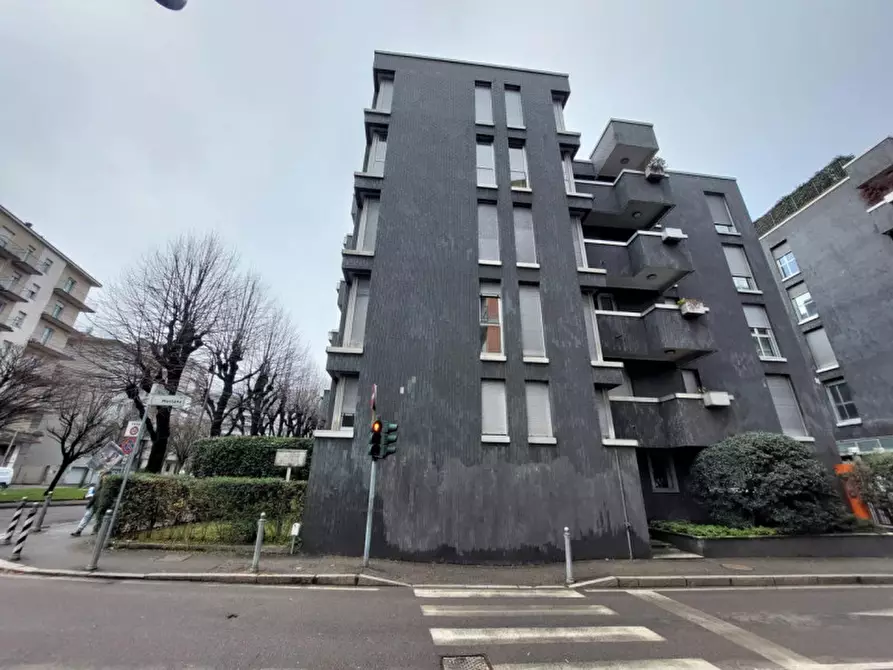 Immagine 9 di Posto auto in vendita  in Via Mentana, 32, 22100 Como CO, Italia a Como