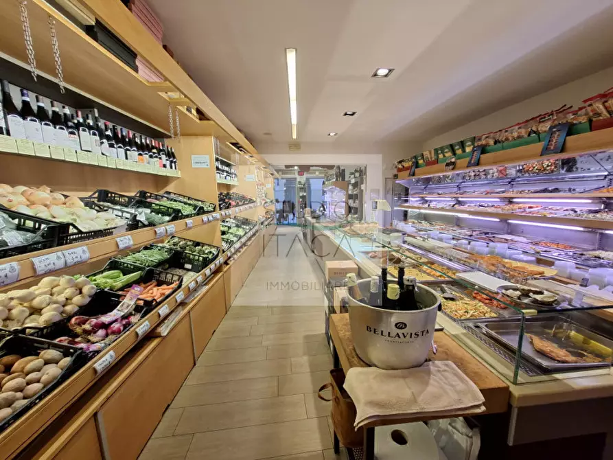 Immagine 1 di Attività commerciale in affitto  in Via Boccalerie a Padova