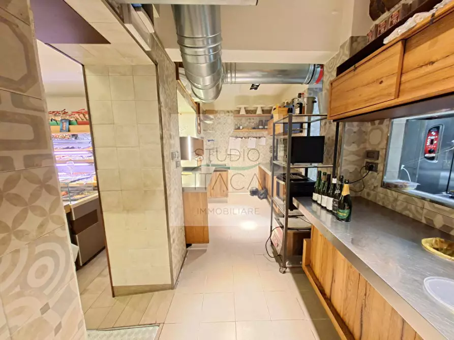 Immagine 4 di Attività commerciale in affitto  in Via Boccalerie a Padova