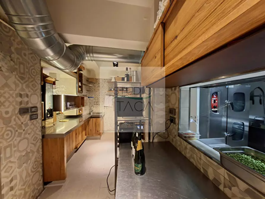 Immagine 7 di Attività commerciale in affitto  in Via Boccalerie a Padova