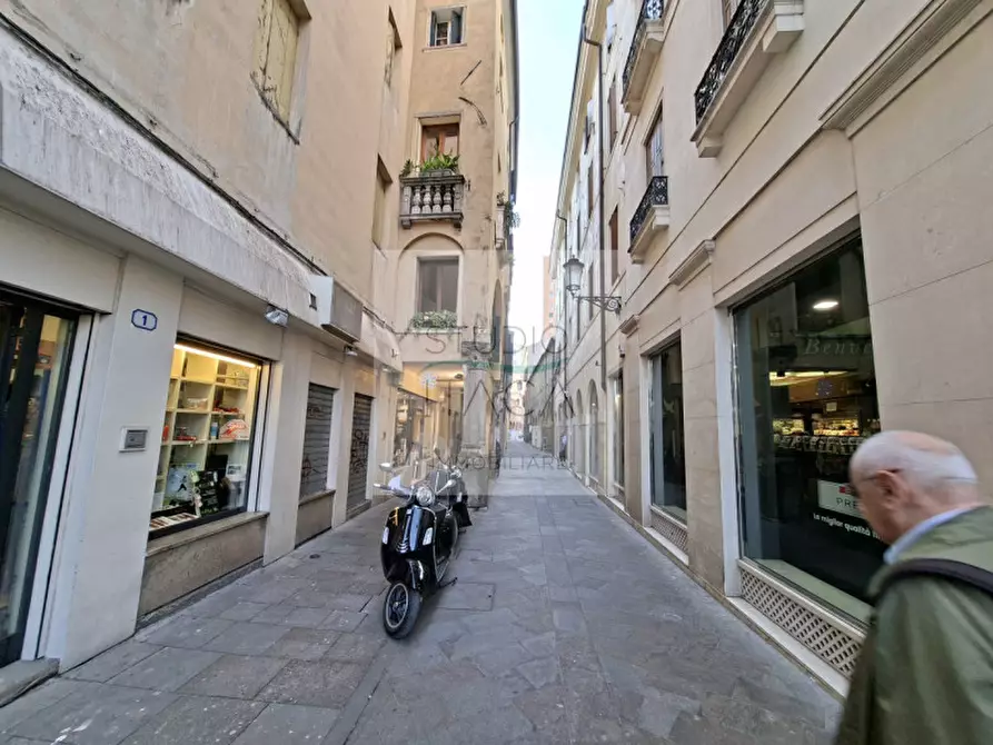 Immagine 9 di Attività commerciale in affitto  in Via Boccalerie a Padova