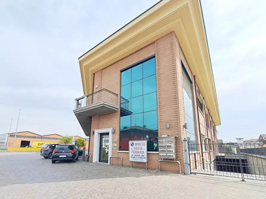 Immagine 1 di Ufficio in affitto  in Viale Europa a Cazzago San Martino