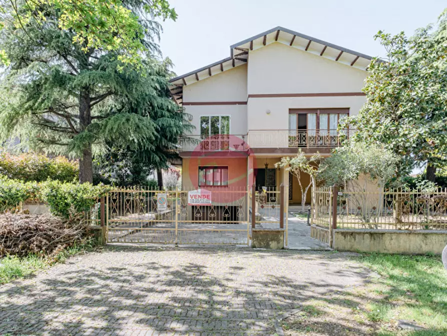 Immagine 1 di Villa in vendita  a Santarcangelo Di Romagna