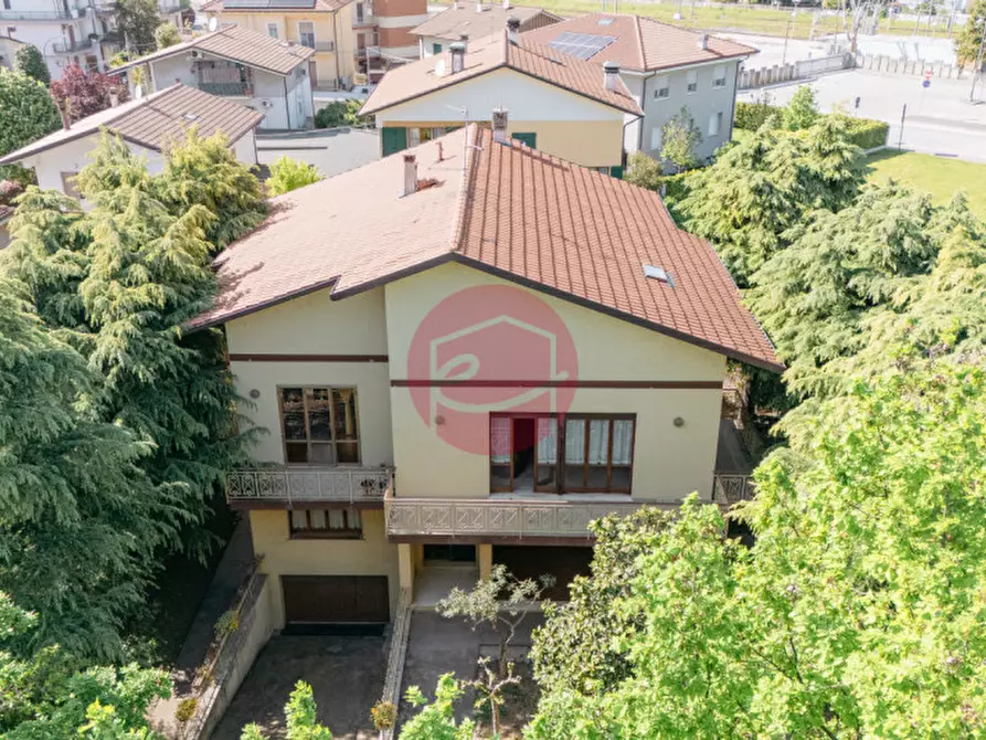 Immagine 2 di Villa in vendita  a Santarcangelo Di Romagna