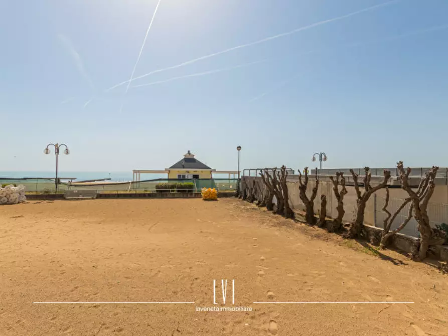 Immagine 29 di Appartamento in vendita  in Via Enrico Dandolo n.2 a Jesolo