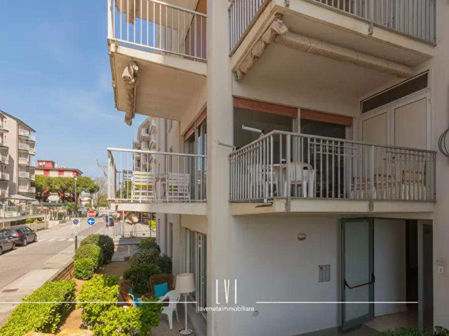 Immagine 30 di Appartamento in vendita  in Via Enrico Dandolo n.2 a Jesolo