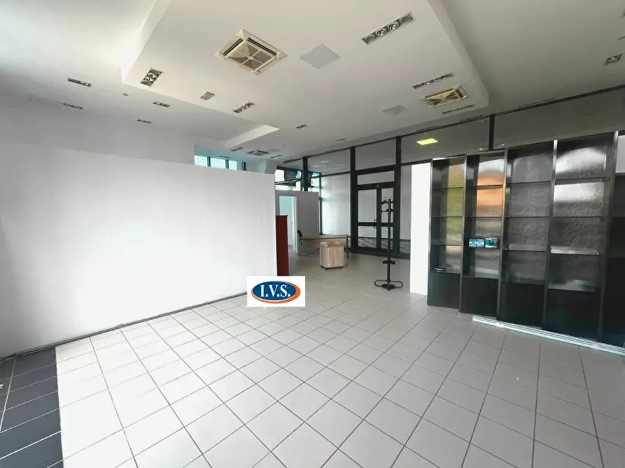 Immagine 1 di Negozio in affitto  in Mestrino via Galileo Galilei a Mestrino