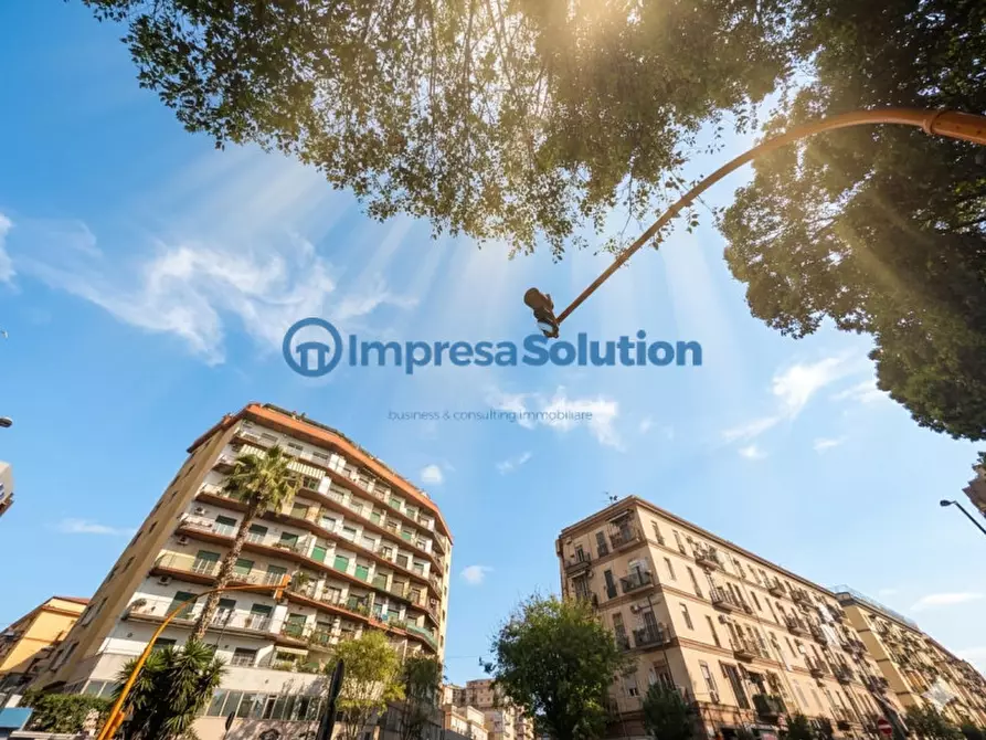 Immagine 2 di Negozio in vendita  in Via Arenaccia a Napoli