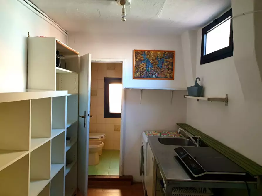 Immagine 5 di Appartamento in vendita  in via altabella a Bologna