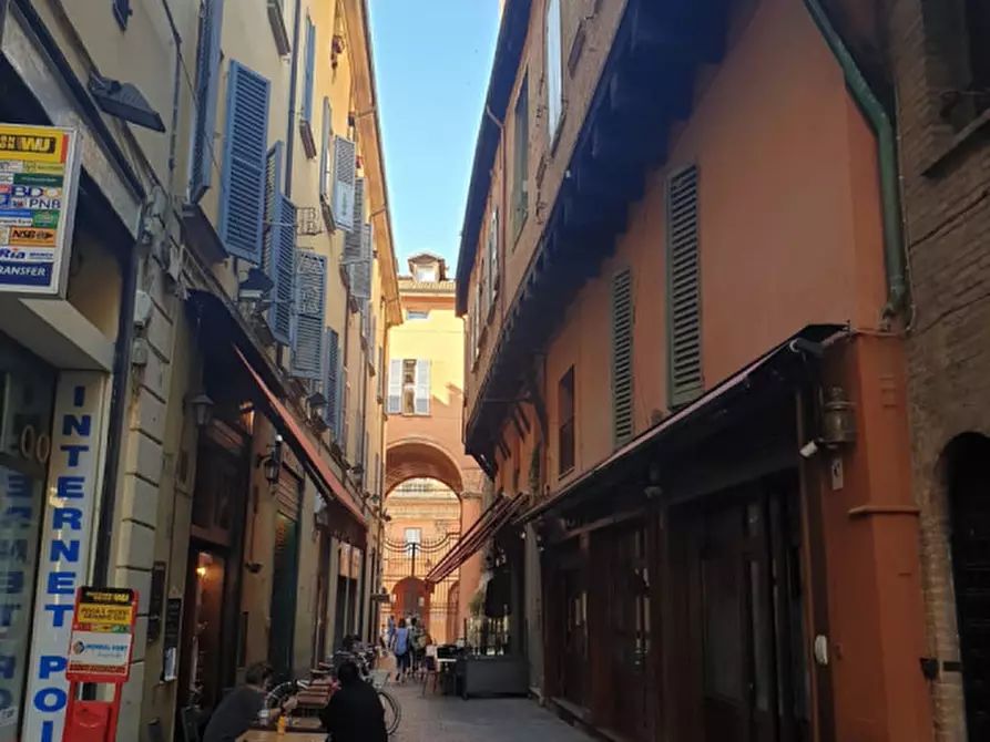 Immagine 9 di Appartamento in vendita  in via altabella a Bologna