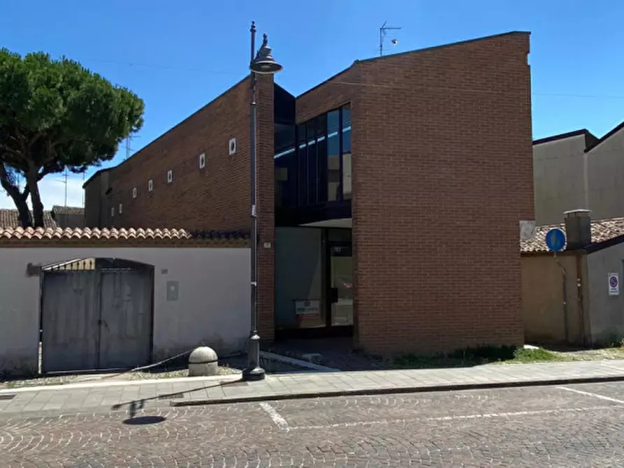 Immagine 1 di Negozio in vendita  in Via Alessandro Zappata 11 a Comacchio