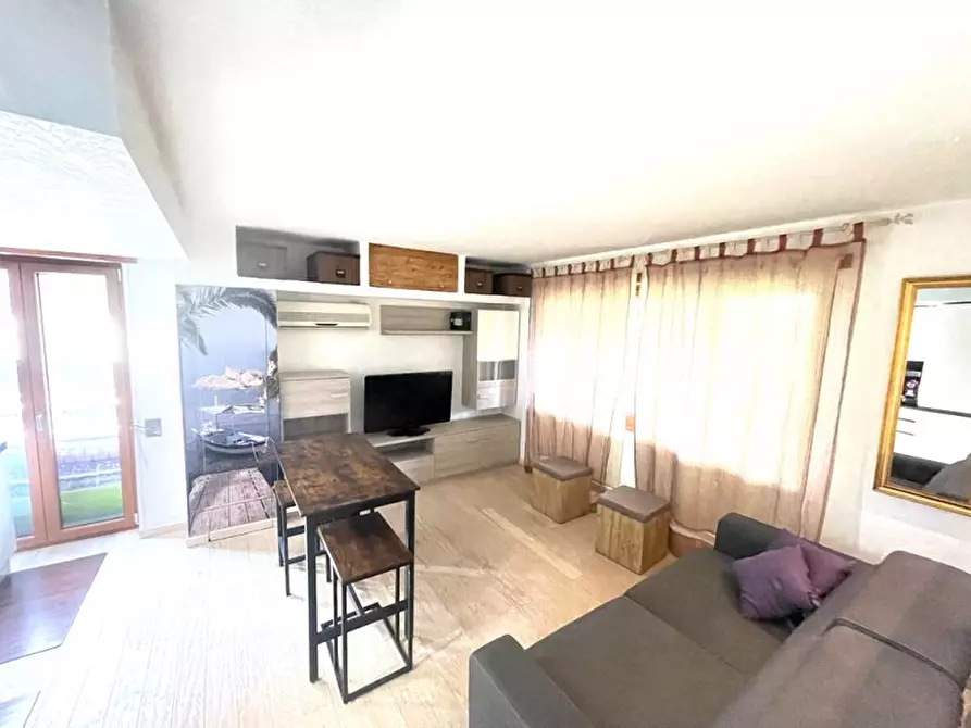 Immagine 1 di Appartamento in vendita  in Via Michelangelo Peroglio a Roma