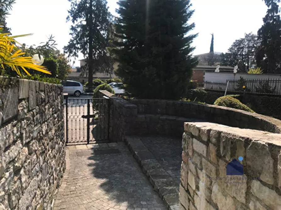 Immagine 3 di Appartamento in affitto  in Via Roma a Gardone Riviera