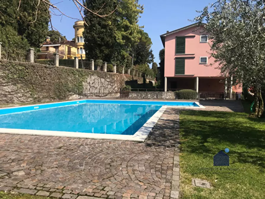 Immagine 11 di Appartamento in affitto  in Via Roma a Gardone Riviera
