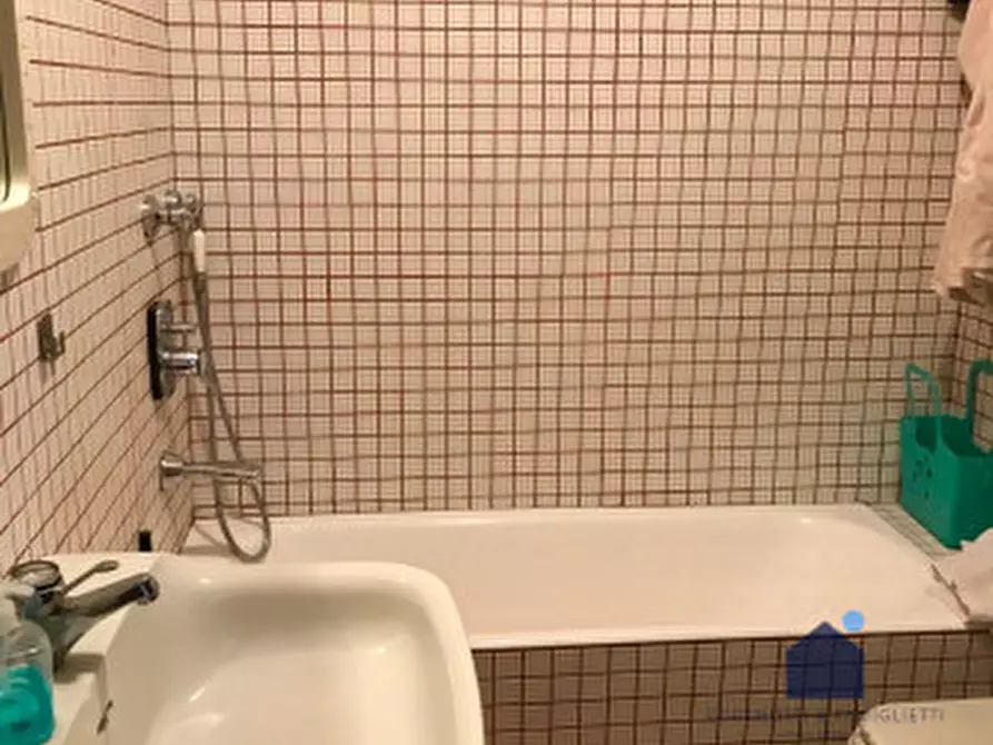 Immagine 15 di Appartamento in affitto  in Via Roma a Gardone Riviera