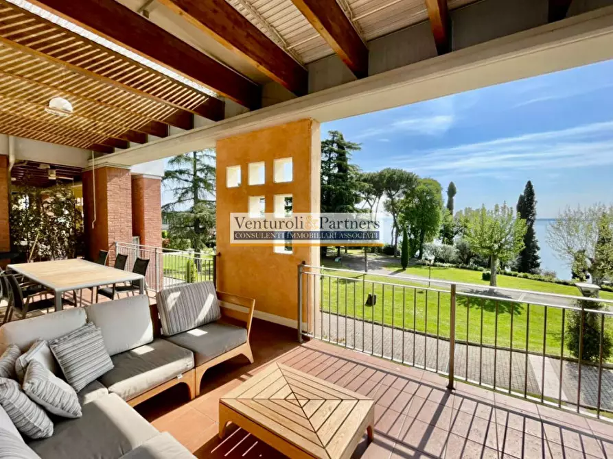 Immagine 1 di Appartamento in vendita  in Via Giuseppe Mazzini 10 a Padenghe Sul Garda