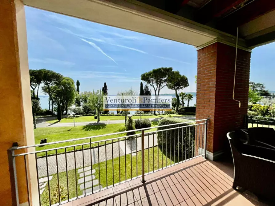 Immagine 10 di Appartamento in vendita  in Via Giuseppe Mazzini 10 a Padenghe Sul Garda