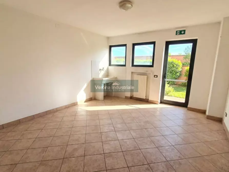 Immagine 9 di Capannone industriale in affitto  in Sona a Sona