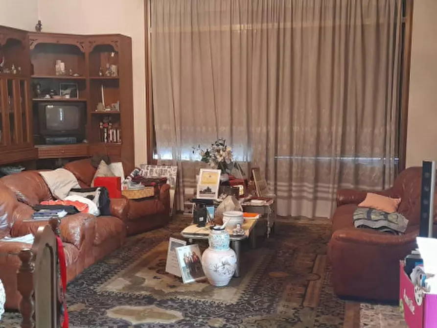 Immagine 3 di Palazzo in vendita  in Piazza Undici Febbraio a Castello Di Godego
