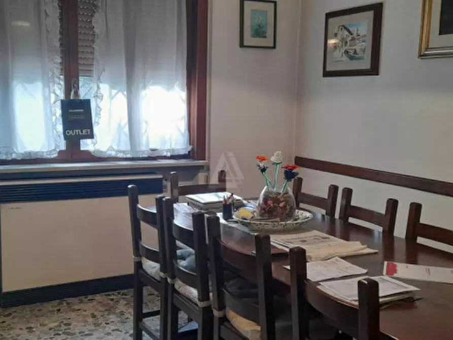 Immagine 4 di Palazzo in vendita  in Piazza Undici Febbraio a Castello Di Godego