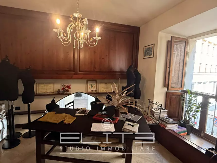 Immagine 2 di Negozio in vendita  in VIA DELLA LOGGIA a Ancona