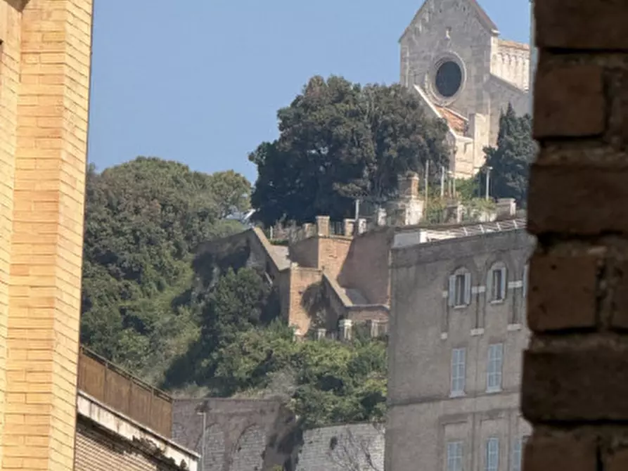 Immagine 3 di Negozio in vendita  in VIA DELLA LOGGIA a Ancona