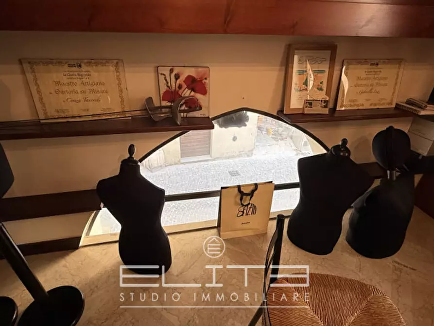 Immagine 5 di Negozio in vendita  in VIA DELLA LOGGIA a Ancona