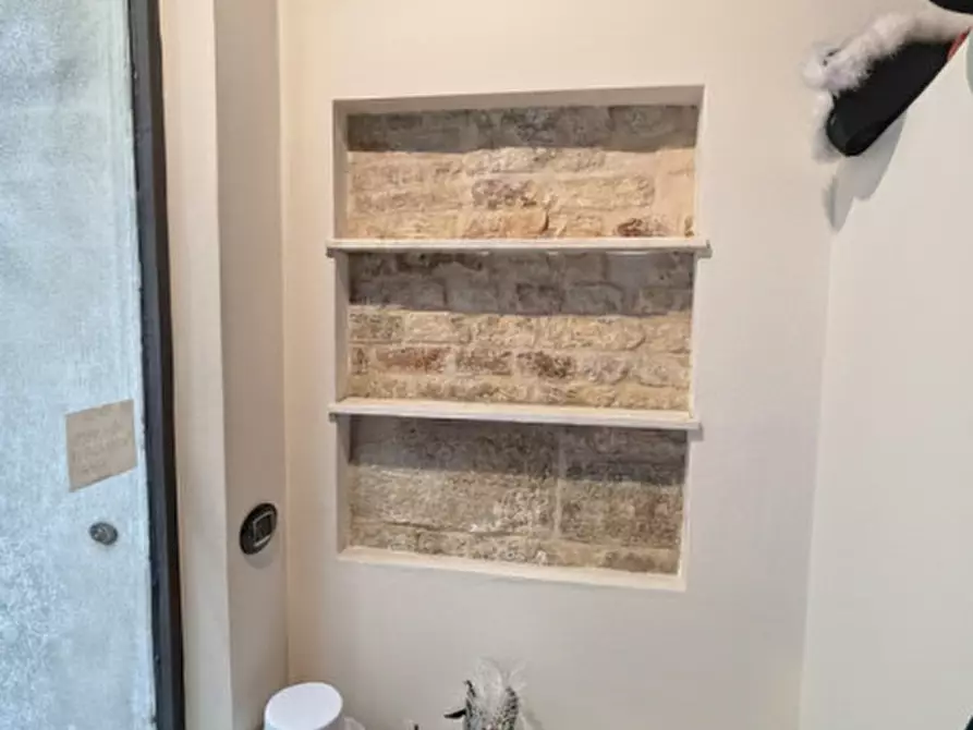 Immagine 8 di Negozio in vendita  in VIA DELLA LOGGIA a Ancona