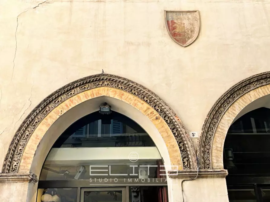 Immagine 9 di Negozio in vendita  in VIA DELLA LOGGIA a Ancona