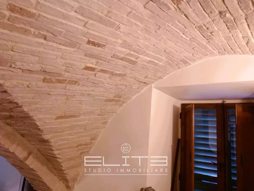 Immagine 10 di Negozio in vendita  in VIA DELLA LOGGIA a Ancona