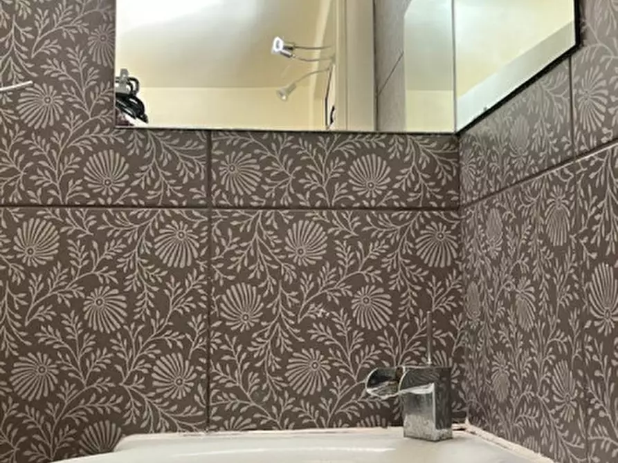 Immagine 13 di Negozio in vendita  in VIA DELLA LOGGIA a Ancona