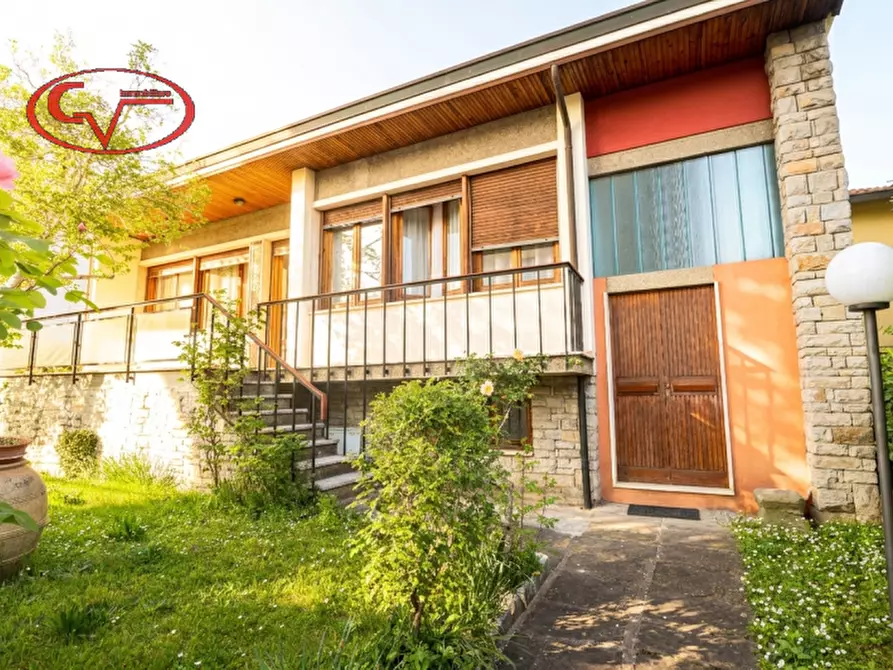Immagine 1 di Villa in vendita  in VIA TRIESTE a San Giovanni Valdarno