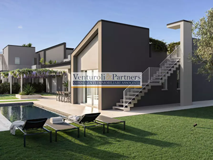 Immagine 1 di Villa in vendita  in via Carlo Alberto a Moniga Del Garda