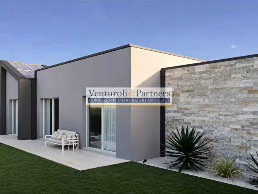 Immagine 3 di Villa in vendita  in via Carlo Alberto a Moniga Del Garda