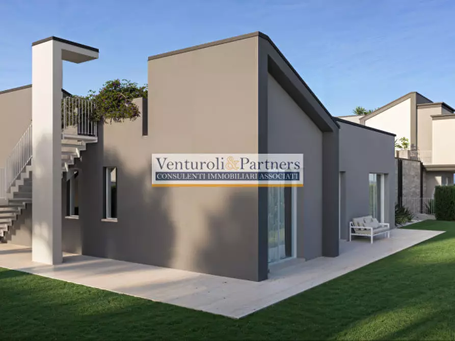 Immagine 5 di Villa in vendita  in via Carlo Alberto a Moniga Del Garda