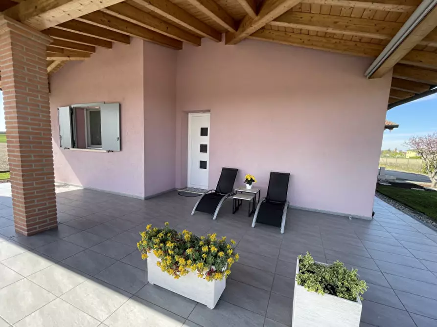 Immagine 2 di Villa in vendita  a Serravalle A Po