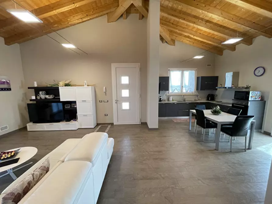Immagine 3 di Villa in vendita  a Serravalle A Po