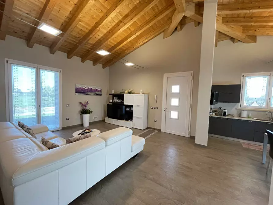 Immagine 4 di Villa in vendita  a Serravalle A Po