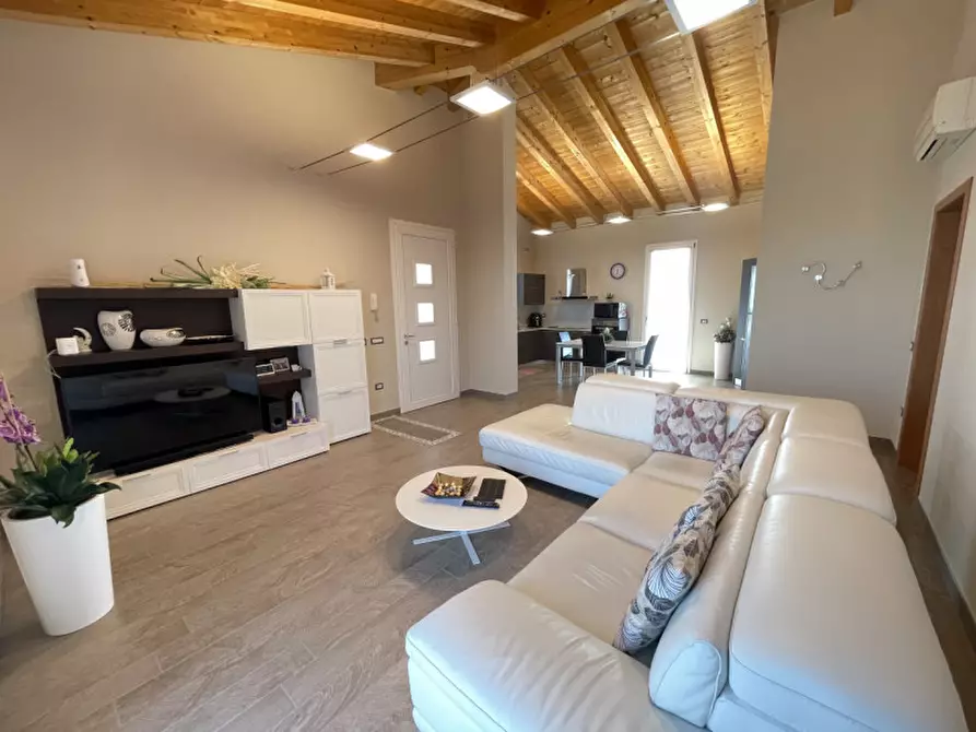 Immagine 5 di Villa in vendita  a Serravalle A Po