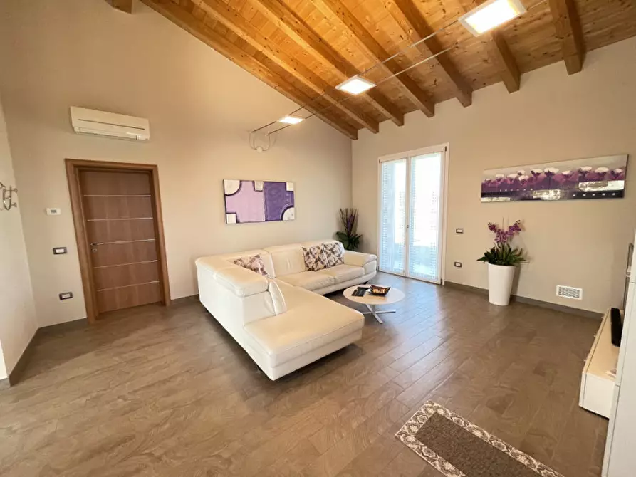Immagine 6 di Villa in vendita  a Serravalle A Po