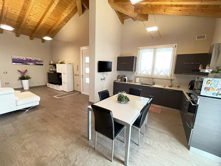 Immagine 9 di Villa in vendita  a Serravalle A Po