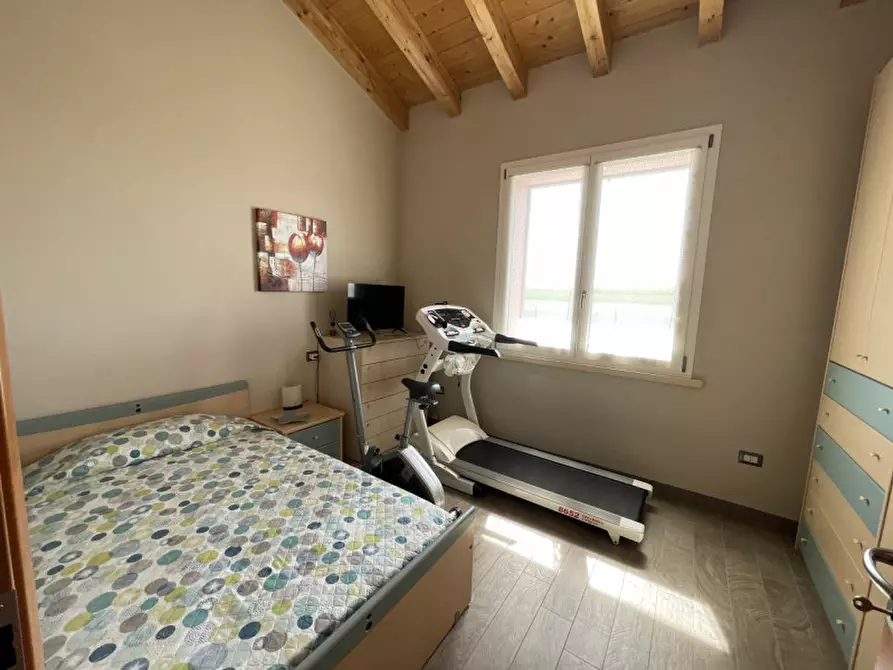 Immagine 18 di Villa in vendita  a Serravalle A Po