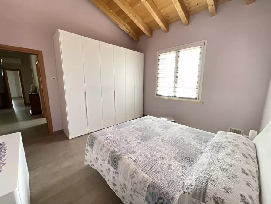 Immagine 21 di Villa in vendita  a Serravalle A Po