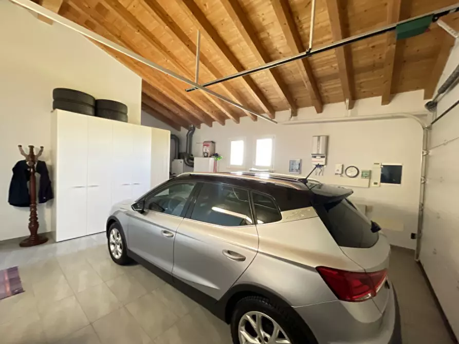 Immagine 25 di Villa in vendita  a Serravalle A Po