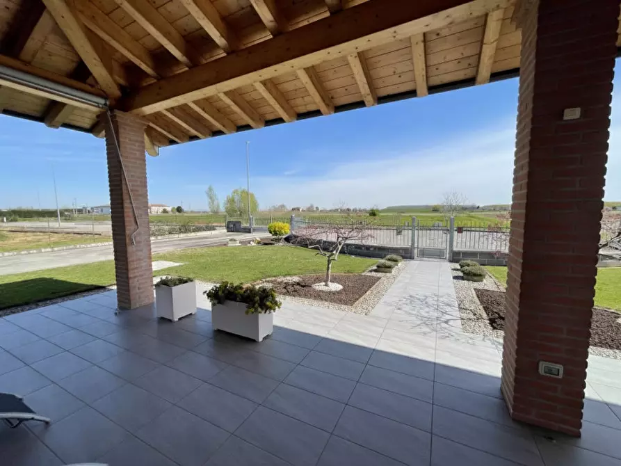 Immagine 26 di Villa in vendita  a Serravalle A Po