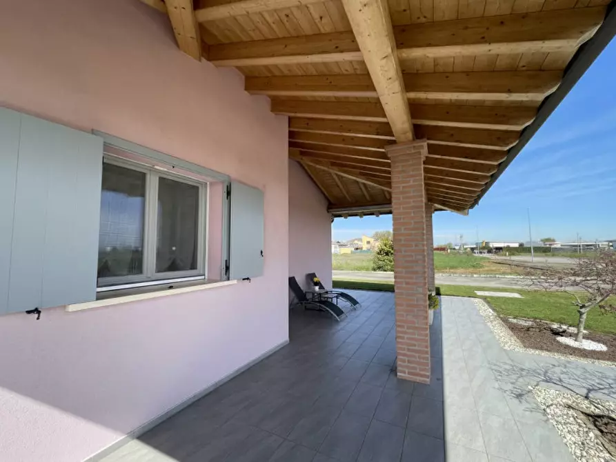 Immagine 27 di Villa in vendita  a Serravalle A Po