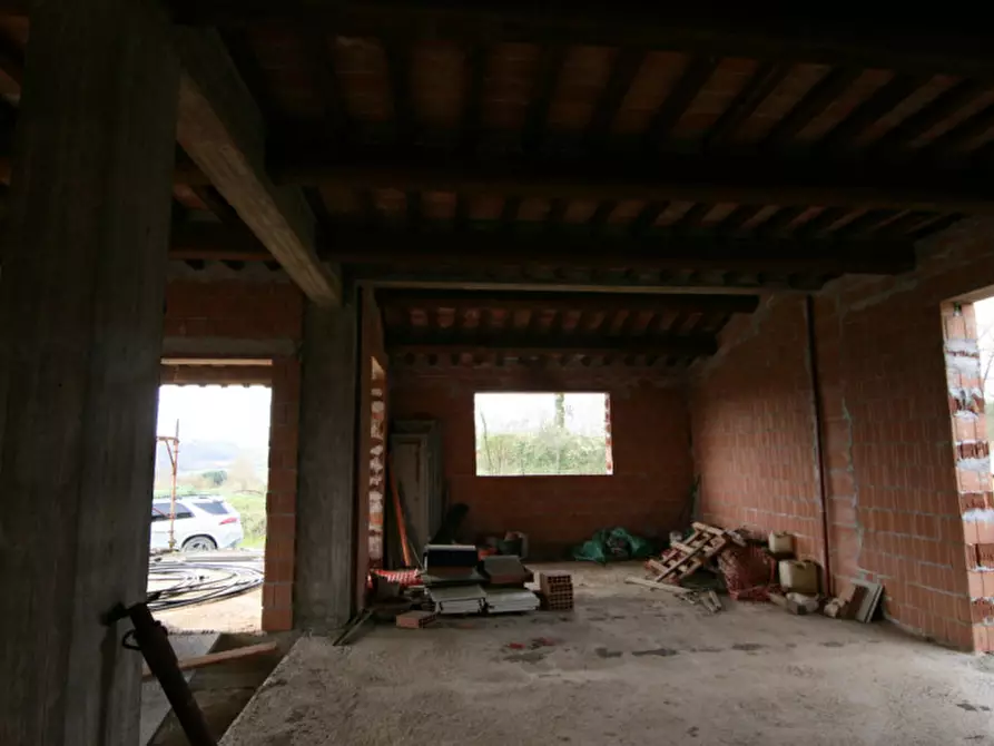 Immagine 11 di Casa indipendente in vendita  a Castiglione Del Lago