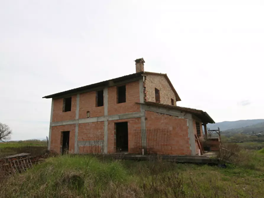 Immagine 17 di Casa indipendente in vendita  a Castiglione Del Lago